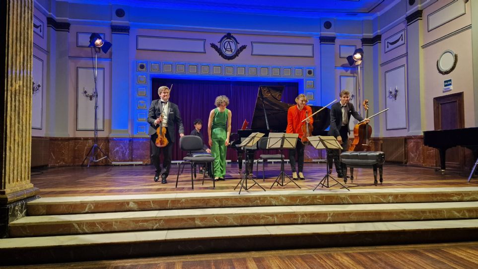 Crtica de Notos Quartett, Jonian Ilias Kadesha y la Orquesta Vigo 430 en el Festival de Msica de Lugo