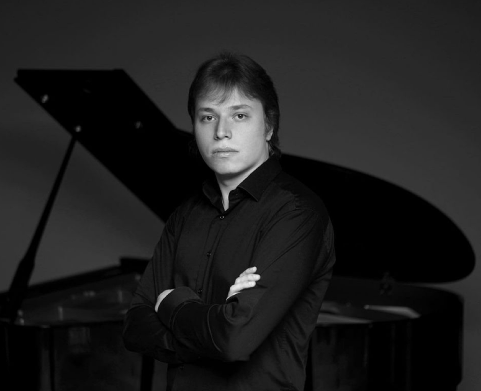 Ilya Shmukler gana el Concurso Gza Anda de piano
